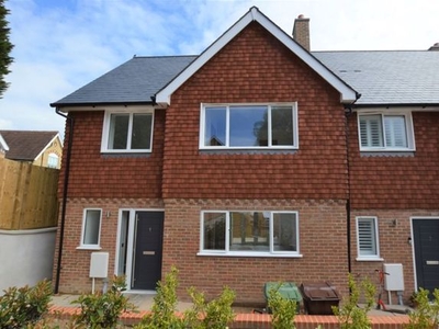 End terrace house to rent in 3 Bedroom House With Parking, Birling Road, Tunbridge Wells TN2