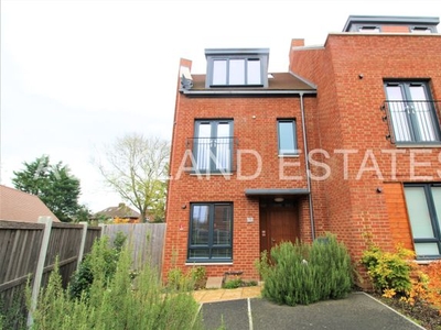 End terrace house to rent in Green Close, Brookmans Park, Hatfield AL9