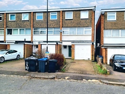 End terrace house to rent in Knighton Close, South Croydon CR2