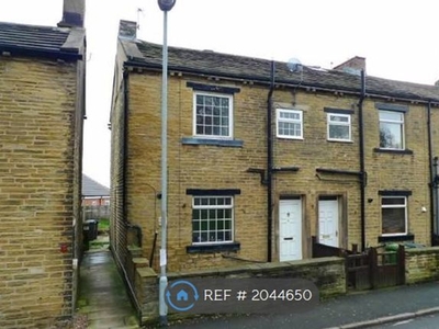 End terrace house to rent in Lumby Lane, Leeds LS28
