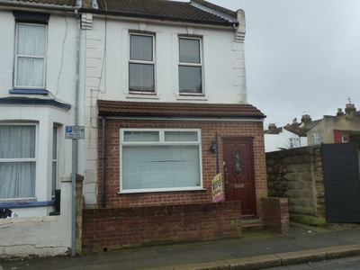 End terrace house to rent in May Road, Gillingham ME7