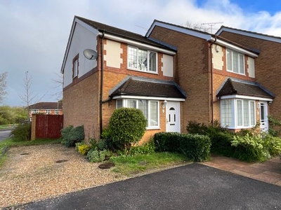 End terrace house to rent in Peel Close, Woodley, Reading, Berkshire RG5