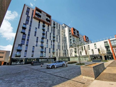 Flat to rent in Beaumont Court, Victoria Avenue, Southend On Sea SS2