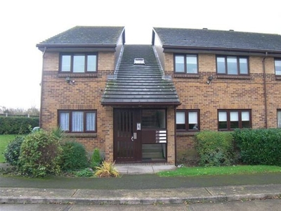 Flat to rent in Berry Close, Hornchurch RM12
