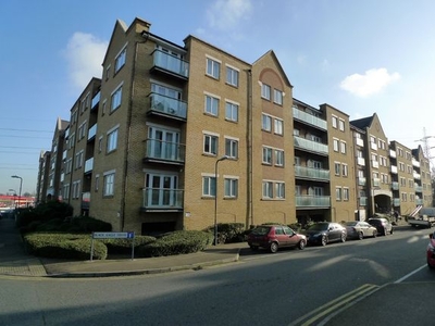 Flat to rent in Black Eagle Drive, Northfleet DA11