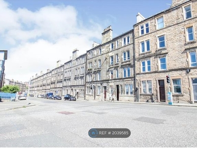 Flat to rent in Broughton Road, Edinburgh EH7