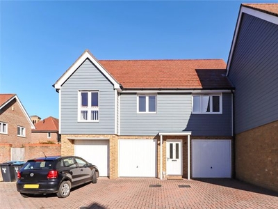 Flat to rent in Buckle Lane, Haywards Heath, West Sussex RH17