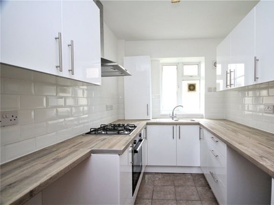 Flat to rent in Cecil Road, Lancing, West Sussex BN15