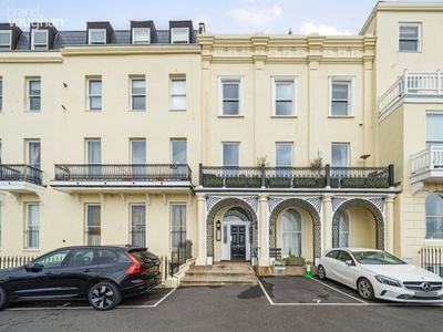 Flat to rent in Chain Pier House, Marine Parade, Brighton BN2