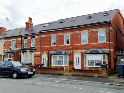 Flat to rent in Chester Street, Reading RG30