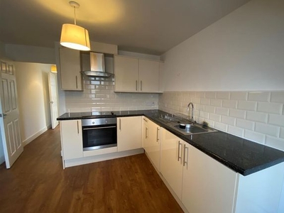 Flat to rent in City Road, Cathays, Cardiff CF24