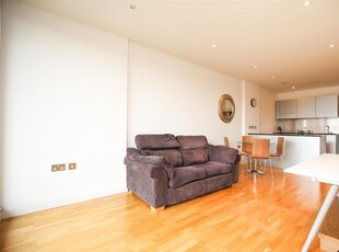 Flat to rent in Clavering Place, Quayside, Newcastle Upon Tyne NE1