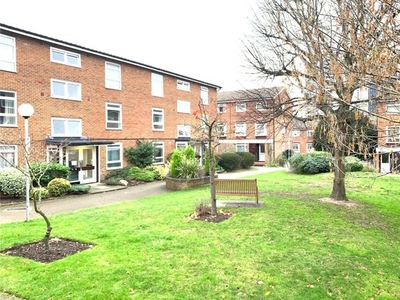 Flat to rent in Cotelands, Park Hill, Croydon, Surrey CR0