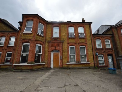 Flat to rent in Cranbrook Road, Ilford IG1