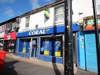 Flat to rent in Desborough Road, High Wycombe HP11