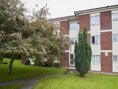 Flat to rent in Deveron Court, Hinckley, Leicestershire LE10