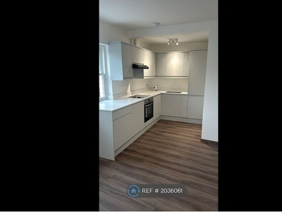 Flat to rent in Easton Street, High Wycombe HP11