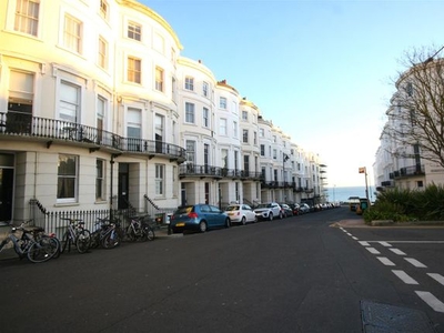 Flat to rent in Eaton Place, Brighton BN2