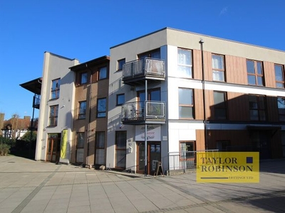 Flat to rent in Finlay Court, Common Wealth Drive, Three Bridges, Crawley, West Sussex . RH10