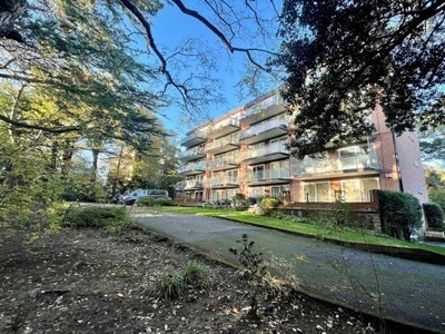 Flat to rent in Gardens Outlook, Bournemouth BH4