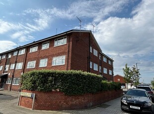 Flat to rent in Great Georges Road, Liverpool L22