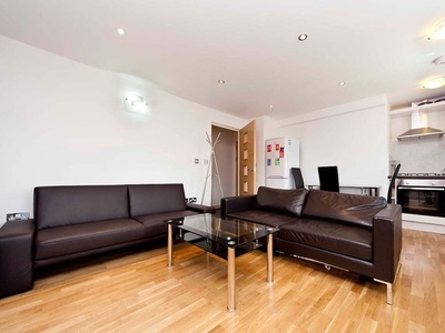 Flat to rent in Green Lane, Ilford IG1