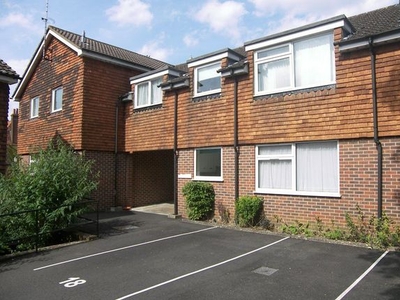 Flat to rent in Griffin Way, Great Bookham, Bookham, Leatherhead KT23
