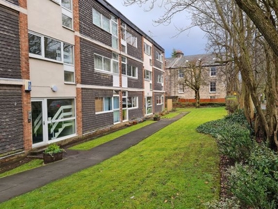 Flat to rent in Grove Court, Headingley, Leeds LS6