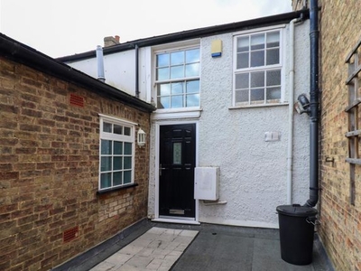 Flat to rent in High Street Back, Ely CB7