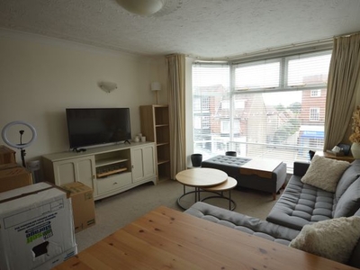 Flat to rent in High Street, Lymington, Hampshire SO41