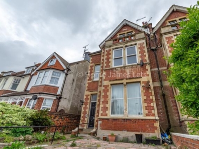 Flat to rent in Hurst Road, Eastbourne BN21