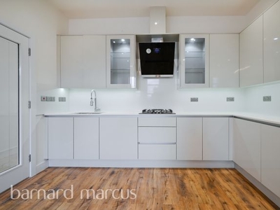Flat to rent in Isis Court, Grove Park Road, Chiswick W4
