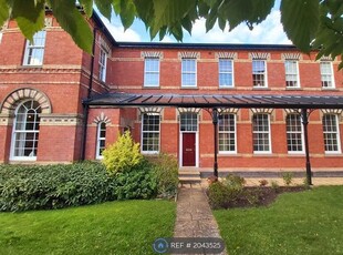Flat to rent in Kensington Square, Macclesfield SK10
