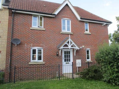Flat to rent in King Edward Close, Calne SN11
