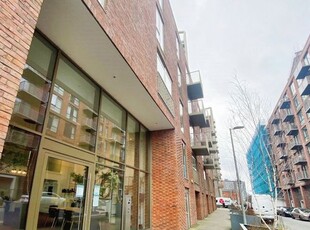 Flat to rent in Local Crescent, The Crescent, Manchester M5