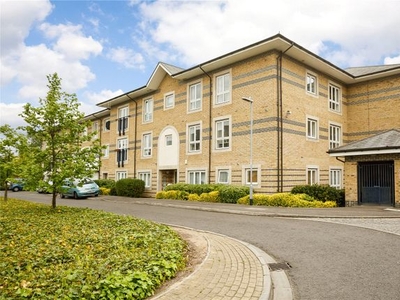 Flat to rent in Longworth Avenue, Chesterton, Cambridge, Cambridgeshire CB4