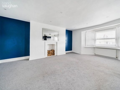 Flat to rent in Lower Rock Gardens, Brighton, East Sussex BN2