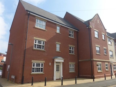 Flat to rent in Manor Gardens Close, Loughborough LE11