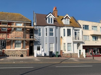 Flat to rent in Marine Drive, Rottingdean, Brighton BN2