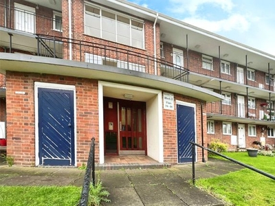 Flat to rent in Merridale Road, Wolverhampton, West Midlands WV3