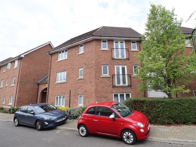 Flat to rent in Millers Drive, Great Notley, Braintree CM77