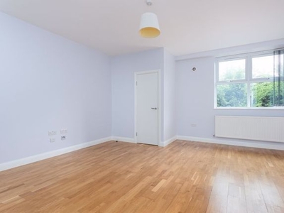 Flat to rent in Molesey Road, Hersham, Walton-On-Thames KT12