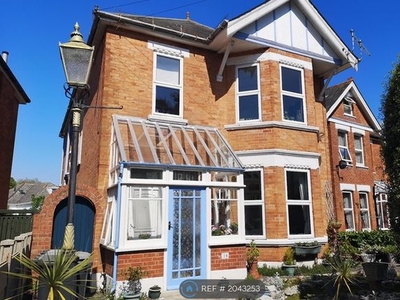 Flat to rent in New Park Road, Southbourne BH6