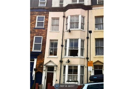 Flat to rent in New Queen Street, Scarborough YO12