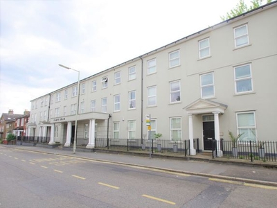 Flat to rent in North West, Woodford Road, Watford WD17