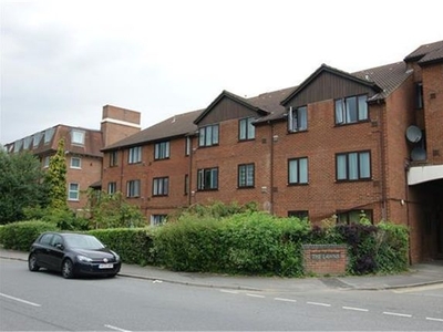 Flat to rent in Old Bath Road, Colnbrook SL3