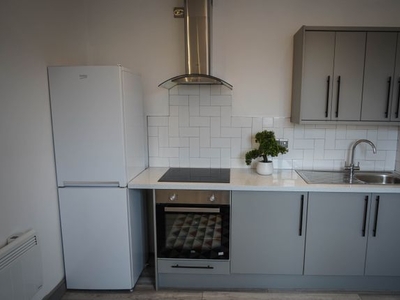 Flat to rent in Pomeroy Street, Cardiff CF10