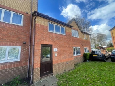 Flat to rent in Simpson Close, Leagrave, Luton, Bedfordshire LU4