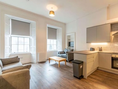 Flat to rent in South College Street, Edinburgh EH8