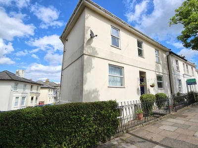 Flat to rent in St Georges Road, Cheltenham, Gloucestershire GL50